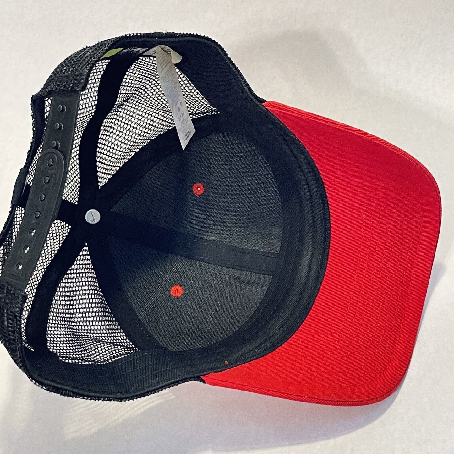 Nike Air Classic 99 Snapback Mesh Red Black 6 Panel Hat Cap Trucker Adjustable