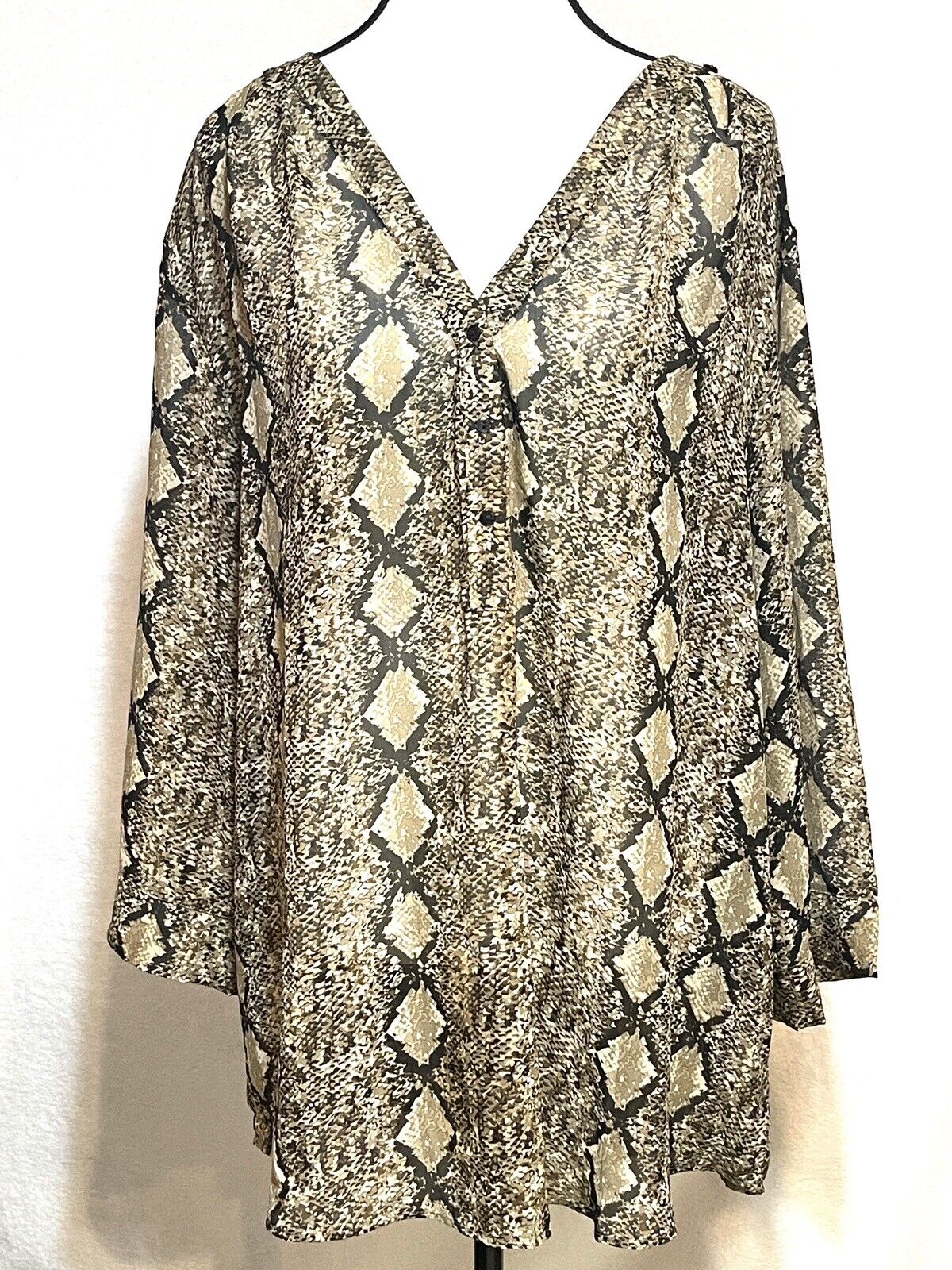 MIX & CO Sheer Shirt Tunic 3X Blouse Snake Print V-Neck Long Top Button Front
