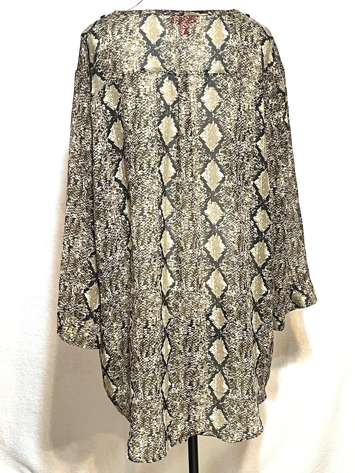 MIX & CO Sheer Shirt Tunic 3X Blouse Snake Print V-Neck Long Top Button Front