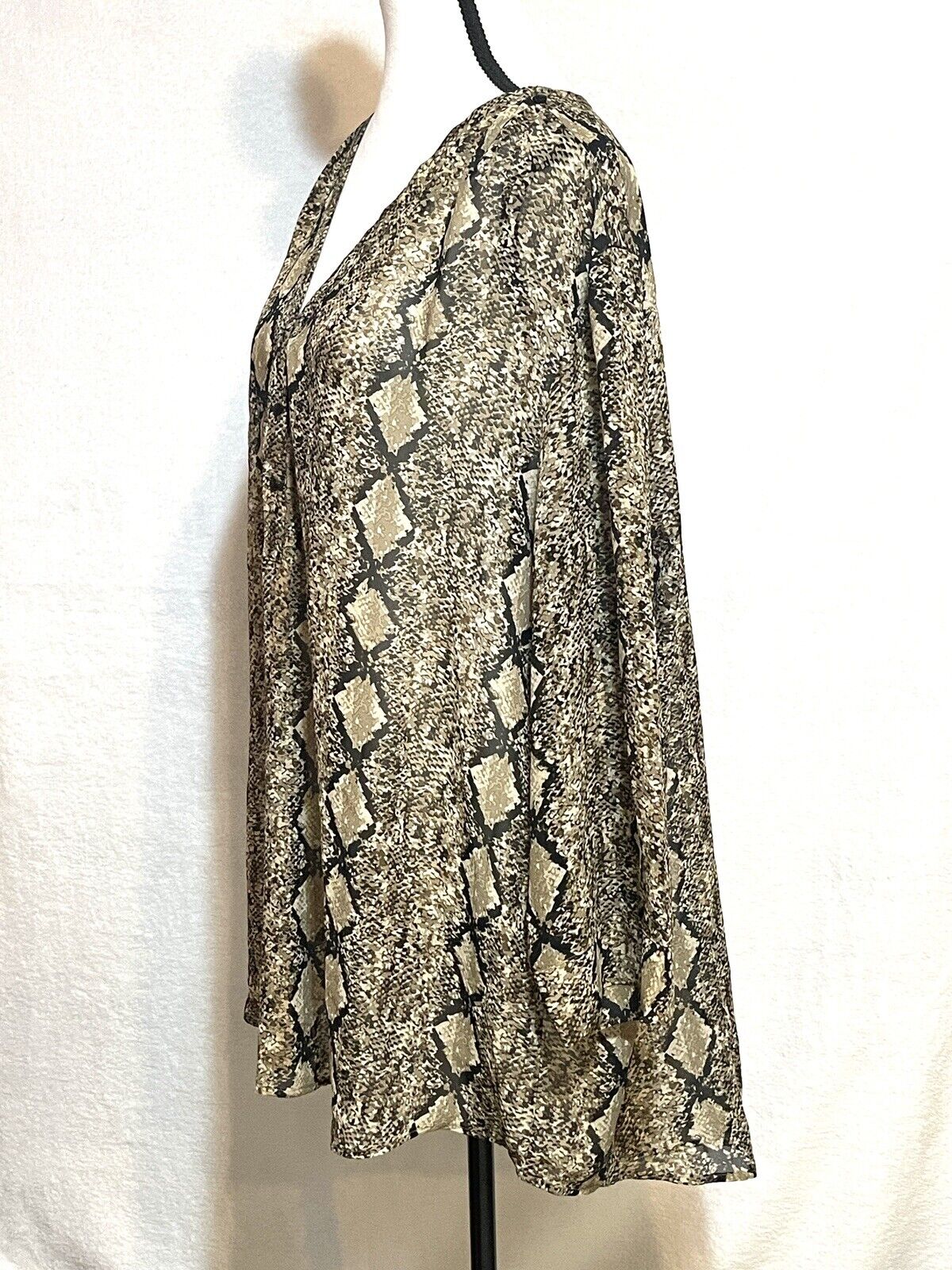 MIX & CO Sheer Shirt Tunic 3X Blouse Snake Print V-Neck Long Top Button Front