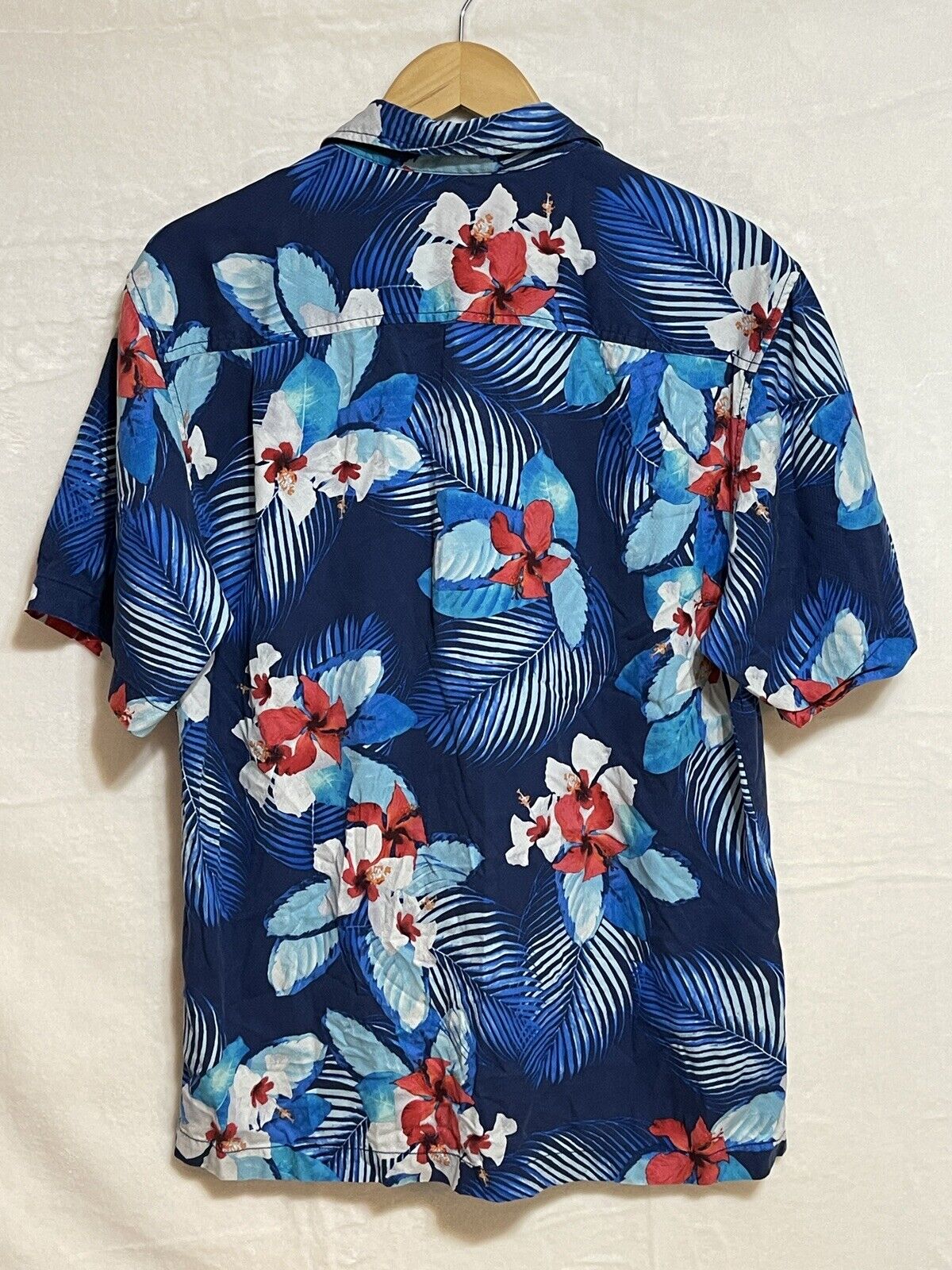 Tommy Bahama Silk Hawaiian Shirt Mens M Blue Tropical Palm Trees Ocean
