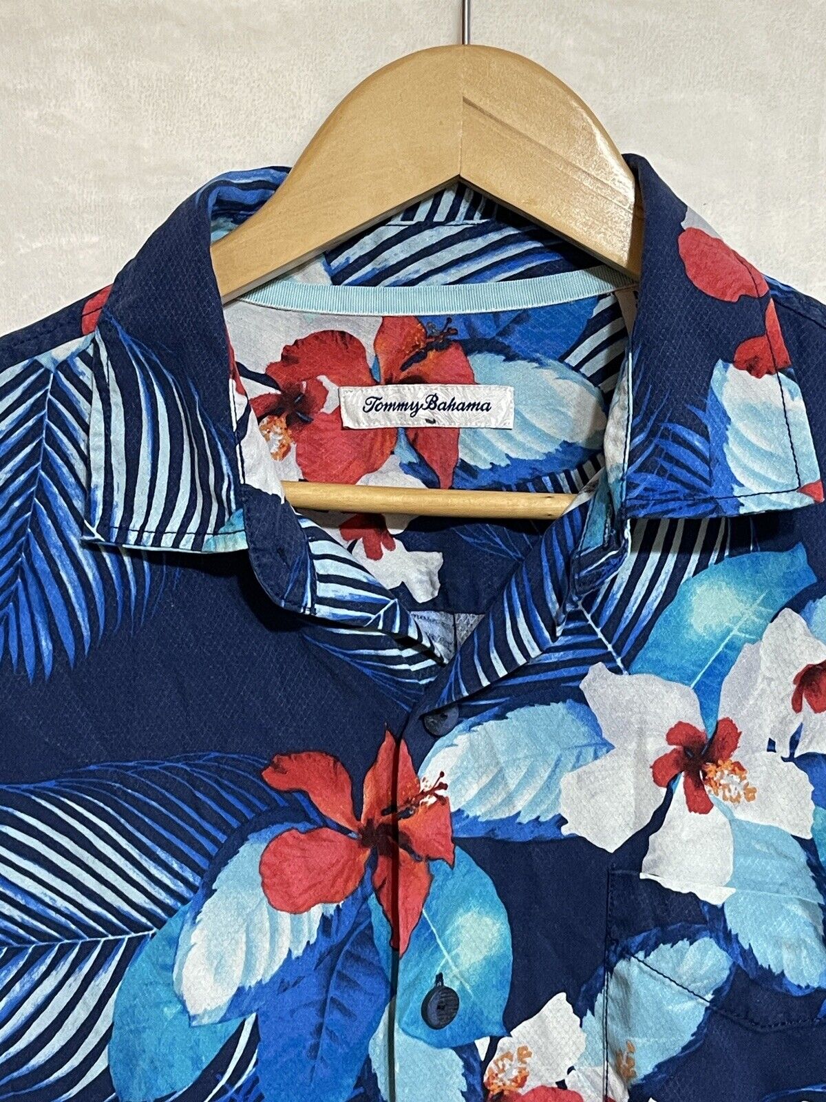 Tommy Bahama Silk Hawaiian Shirt Mens M Blue Tropical Palm Trees Ocean