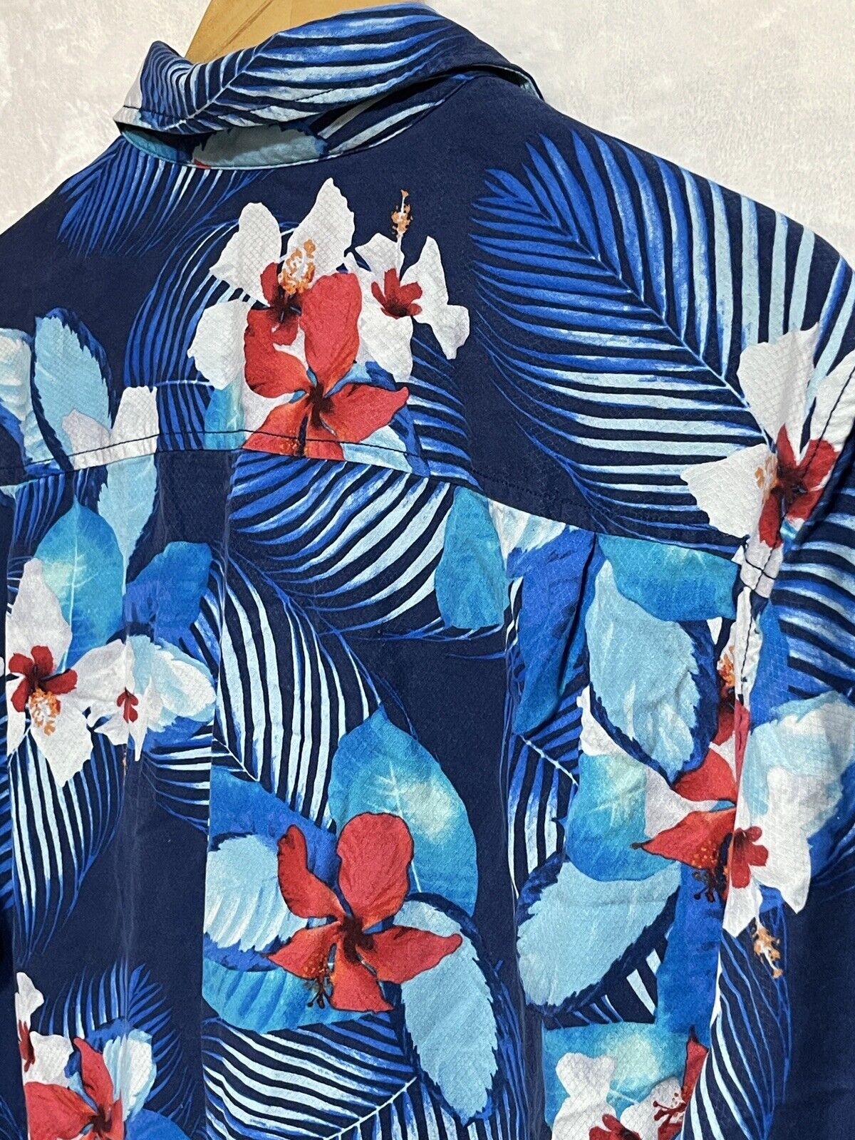 Tommy Bahama Silk Hawaiian Shirt Mens M Blue Tropical Palm Trees Ocean