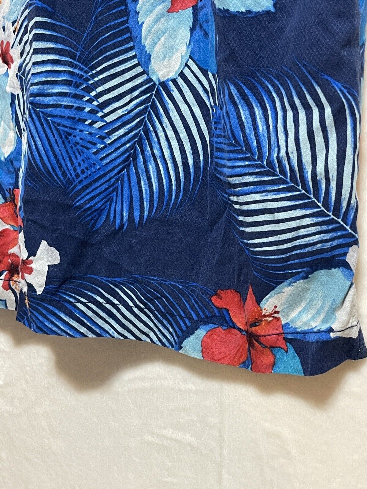 Tommy Bahama Silk Hawaiian Shirt Mens M Blue Tropical Palm Trees Ocean
