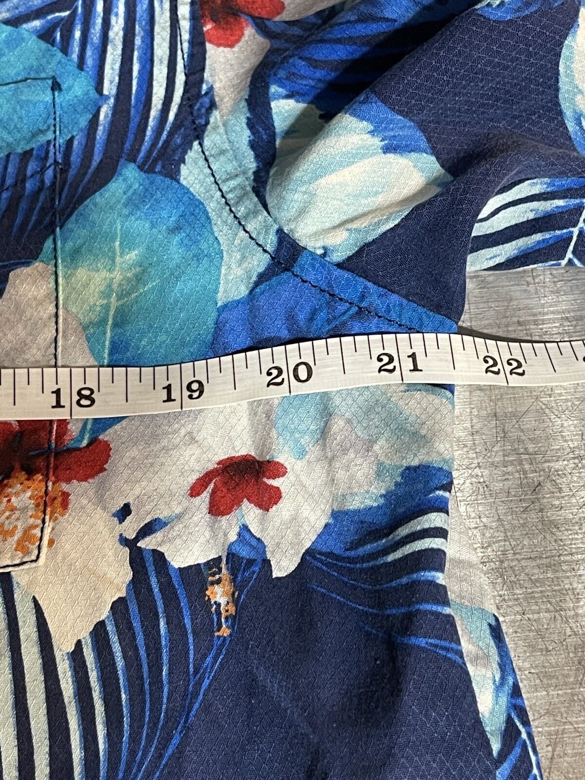 Tommy Bahama Silk Hawaiian Shirt Mens M Blue Tropical Palm Trees Ocean
