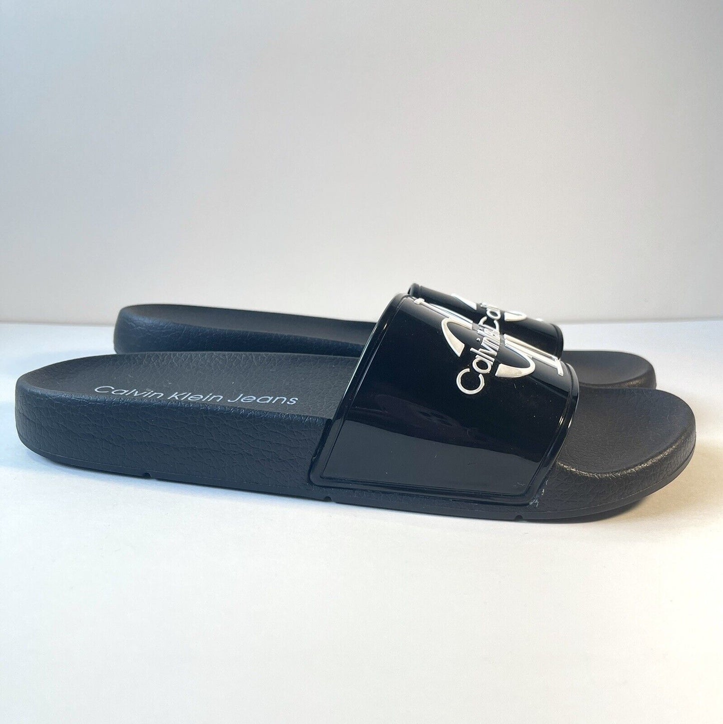 Calvin Klein Jeans Mens Size 7M Avett Monogram Logo Slide Sandal Shower Shoes