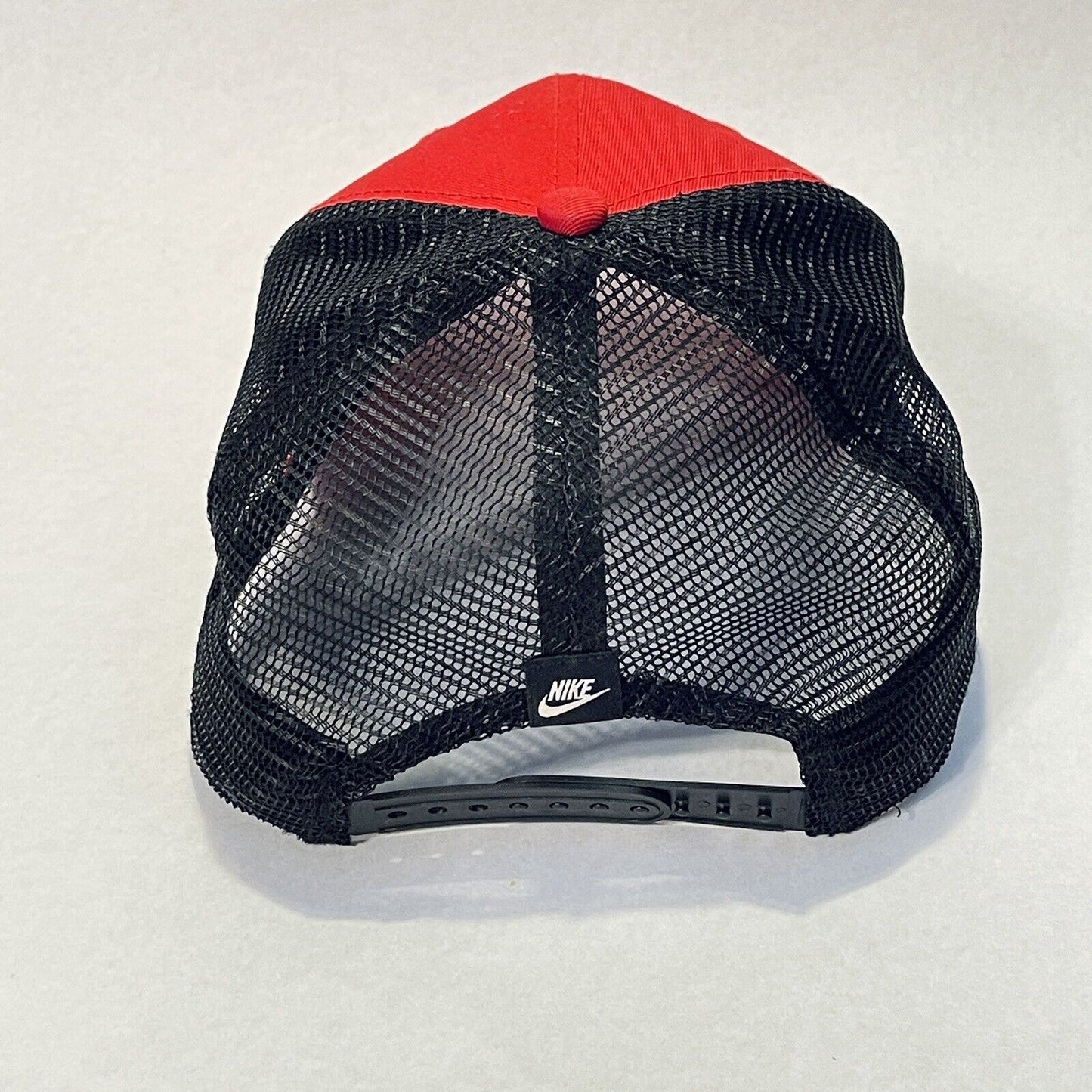 Nike Air Classic 99 Snapback Mesh Red Black 6 Panel Hat Cap Trucker Adjustable